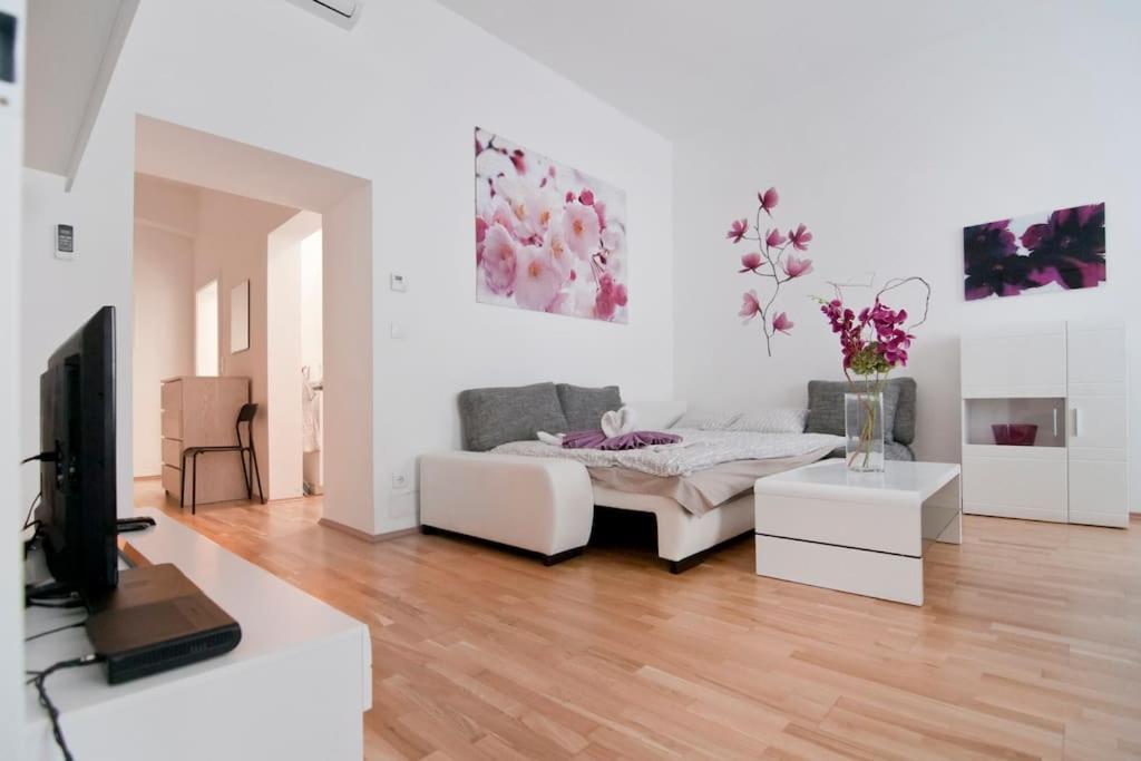 Apartment Center *
